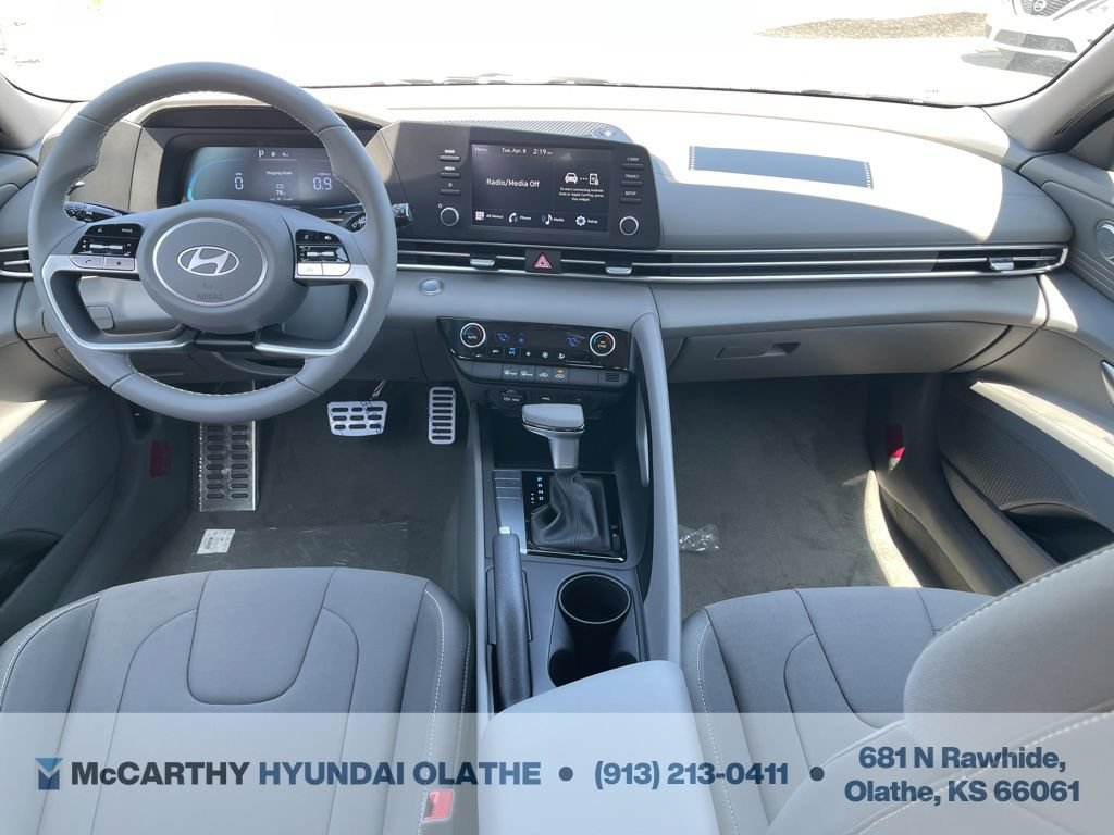 Used 2025 Hyundai Elantra Sport FWD image 3