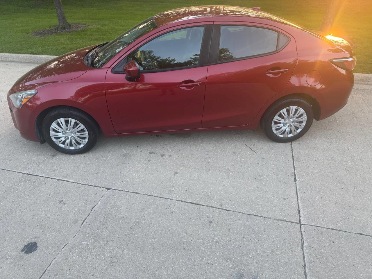 Used 2019 Toyota Yaris L FWD image 13