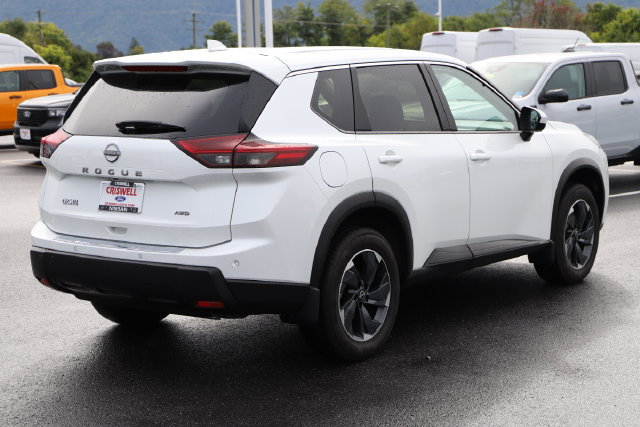 Used 2025 Nissan Rogue SV AWD/4WD image 4