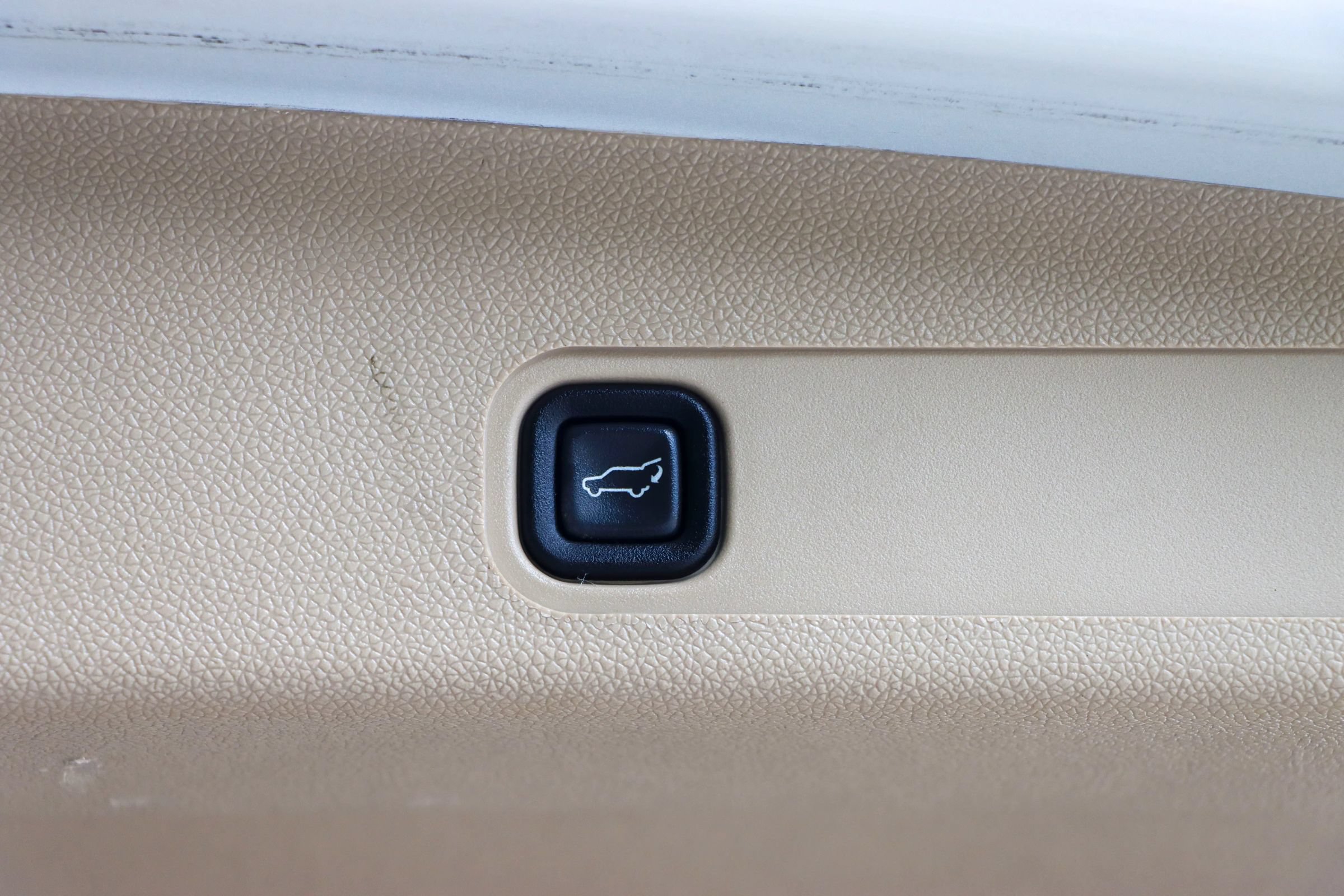 Used 2014 Cadillac Escalade Premium RWD image 29