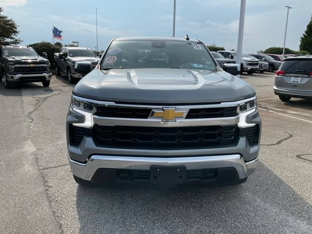 Used 2025 Chevrolet Silverado 1500 LT AWD/4WD image 2