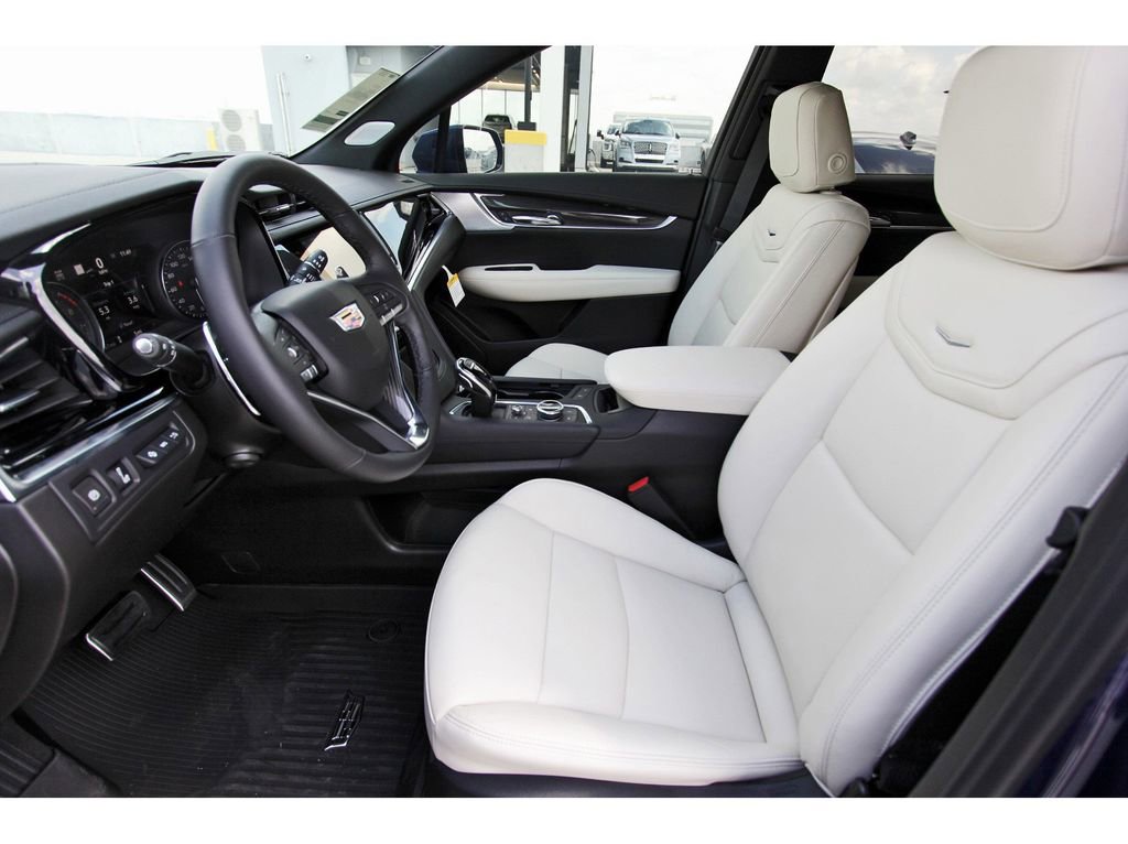 New 2025 Cadillac XT6 Sport w/ Technology Package image 6