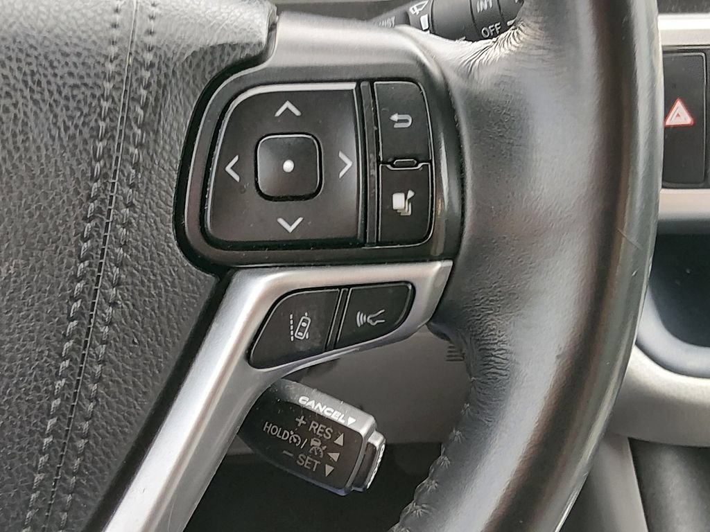 Used 2019 Toyota Highlander XLE FWD image 23