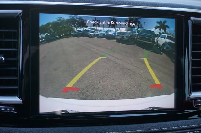 Used 2023 Chrysler Pacifica Touring-L w/ S Appearance Package image 8