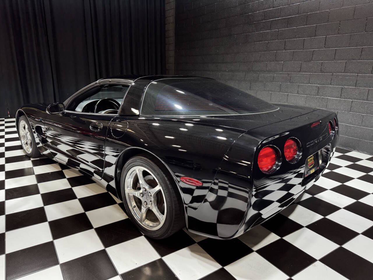 Used 2004 Chevrolet Corvette Coupe w/ Roof Package image 7