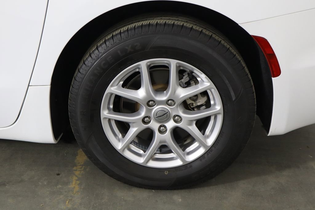 Used 2024 Chrysler Pacifica Touring-L image 47