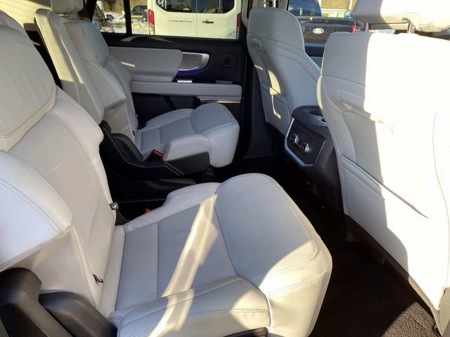 Used 2025 Ford Expedition Platinum w/ Driver's Package image 24