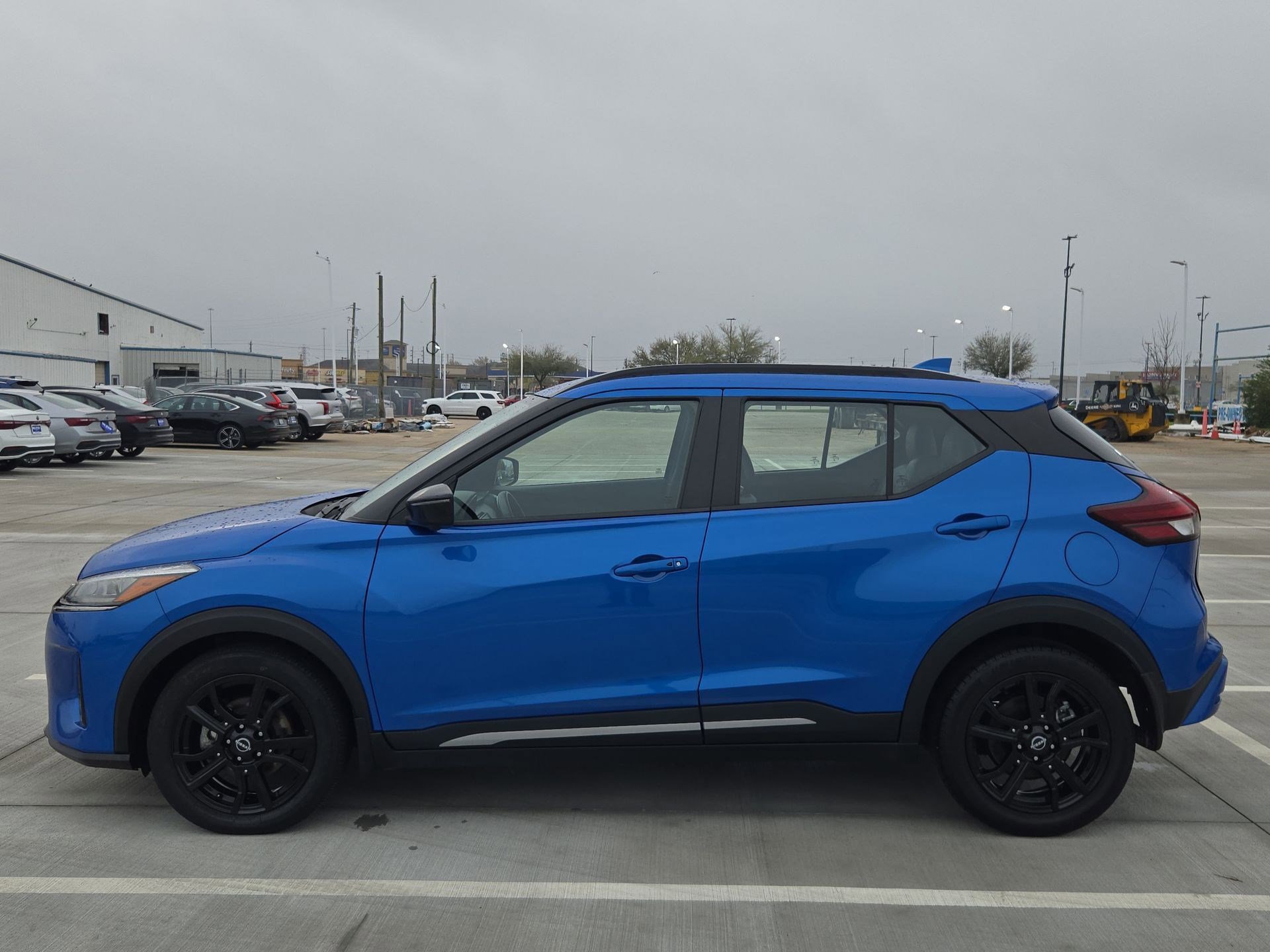Used 2023 Nissan Kicks SR w/ SR Premium Package image 7
