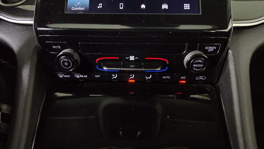 Used 2023 Jeep Grand Cherokee Laredo image 25