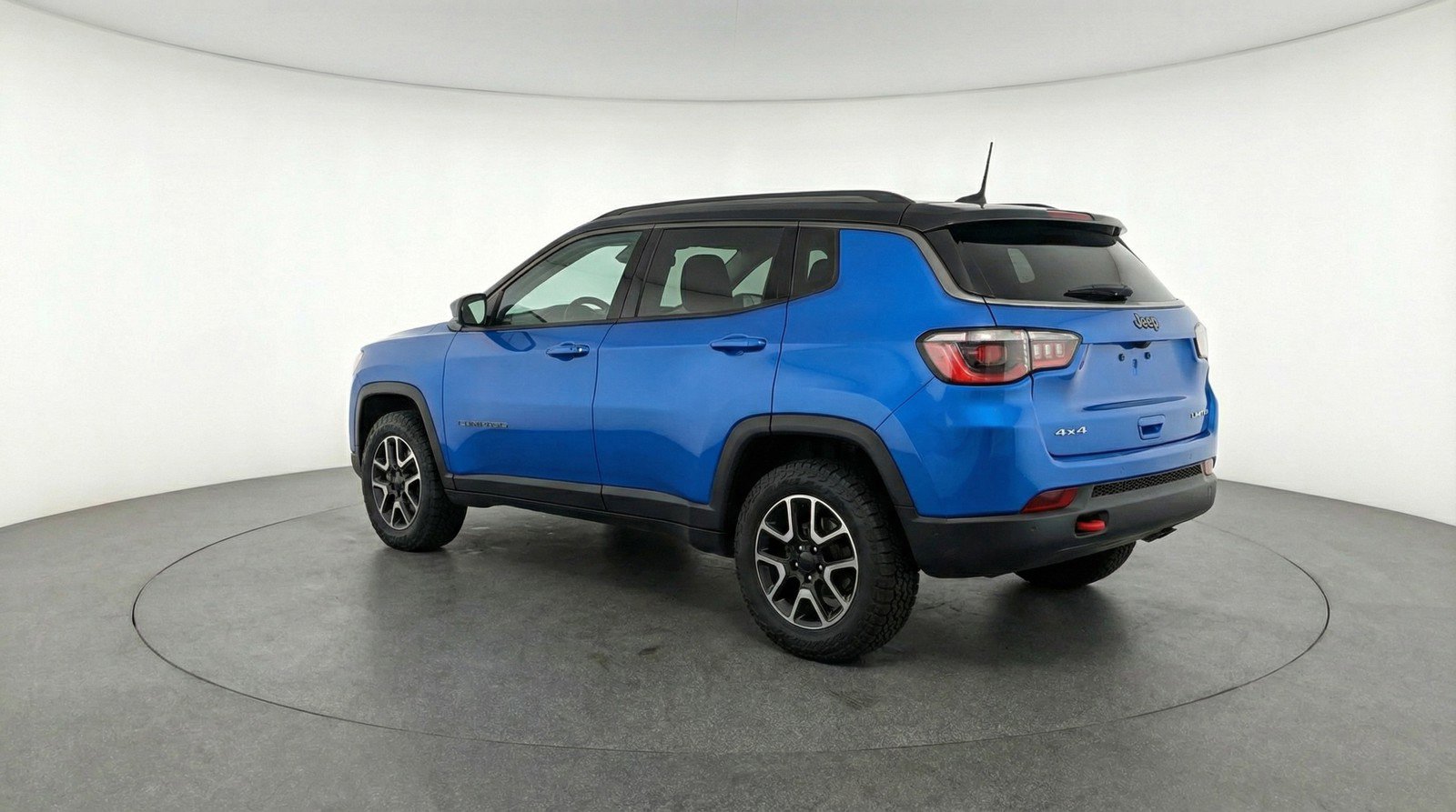 Used 2025 Jeep Compass Trailhawk AWD/4WD image 6