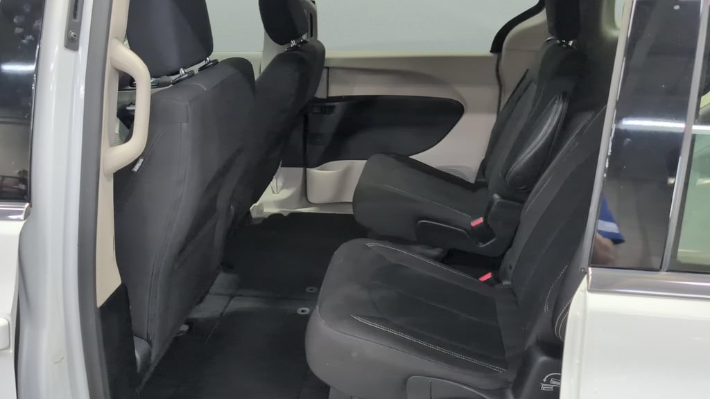 Used 2023 Chrysler Voyager LX FWD image 16