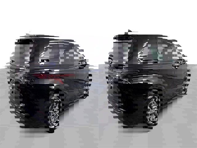 Used 2024 Toyota Sienna XLE image 8