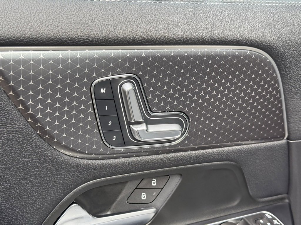 Certified 2025 Mercedes-Benz GLA 250 4MATIC image 18