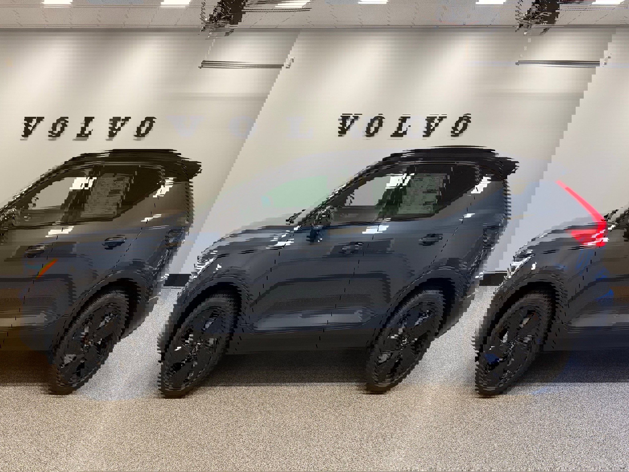 New 2026 Volvo XC40 B5 Ultra w/ Protection Package Premier image 12