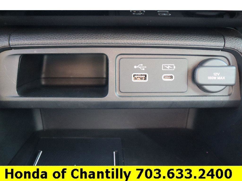 Used 2025 Honda Pilot Touring image 17