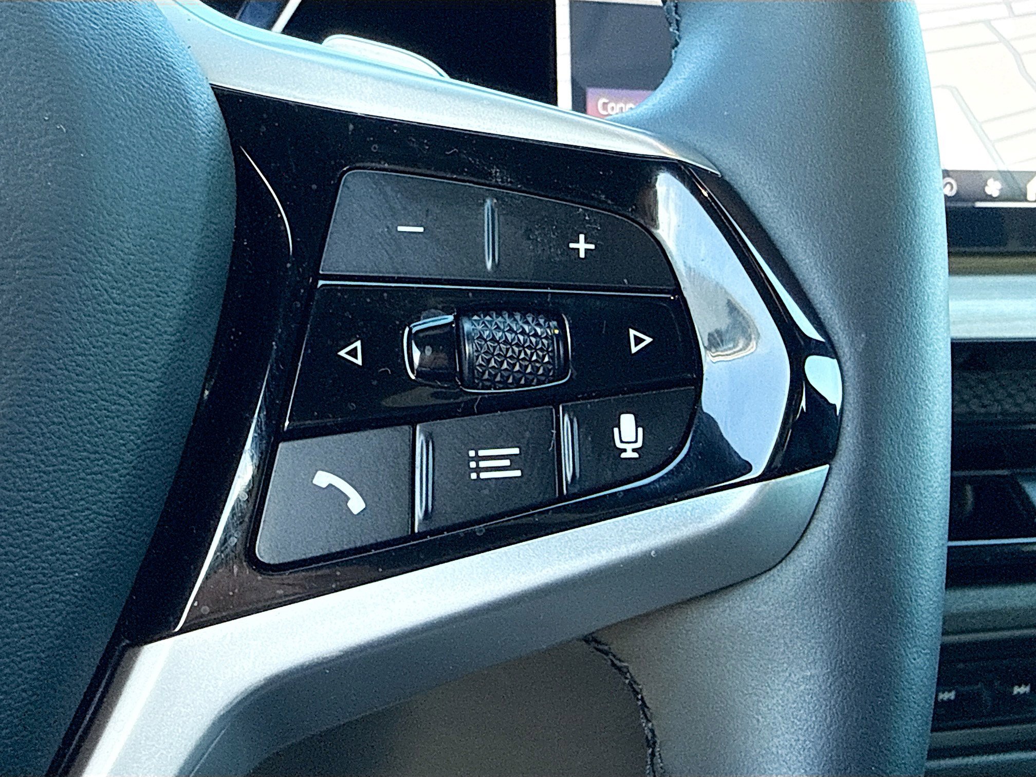 Used 2025 BMW 330i Sedan image 39