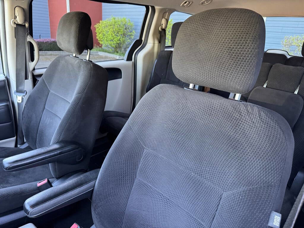 Used 2013 Dodge Grand Caravan SE FWD image 18