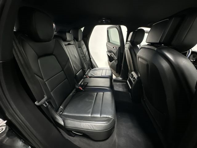 Used 2019 Porsche Cayenne Base image 24