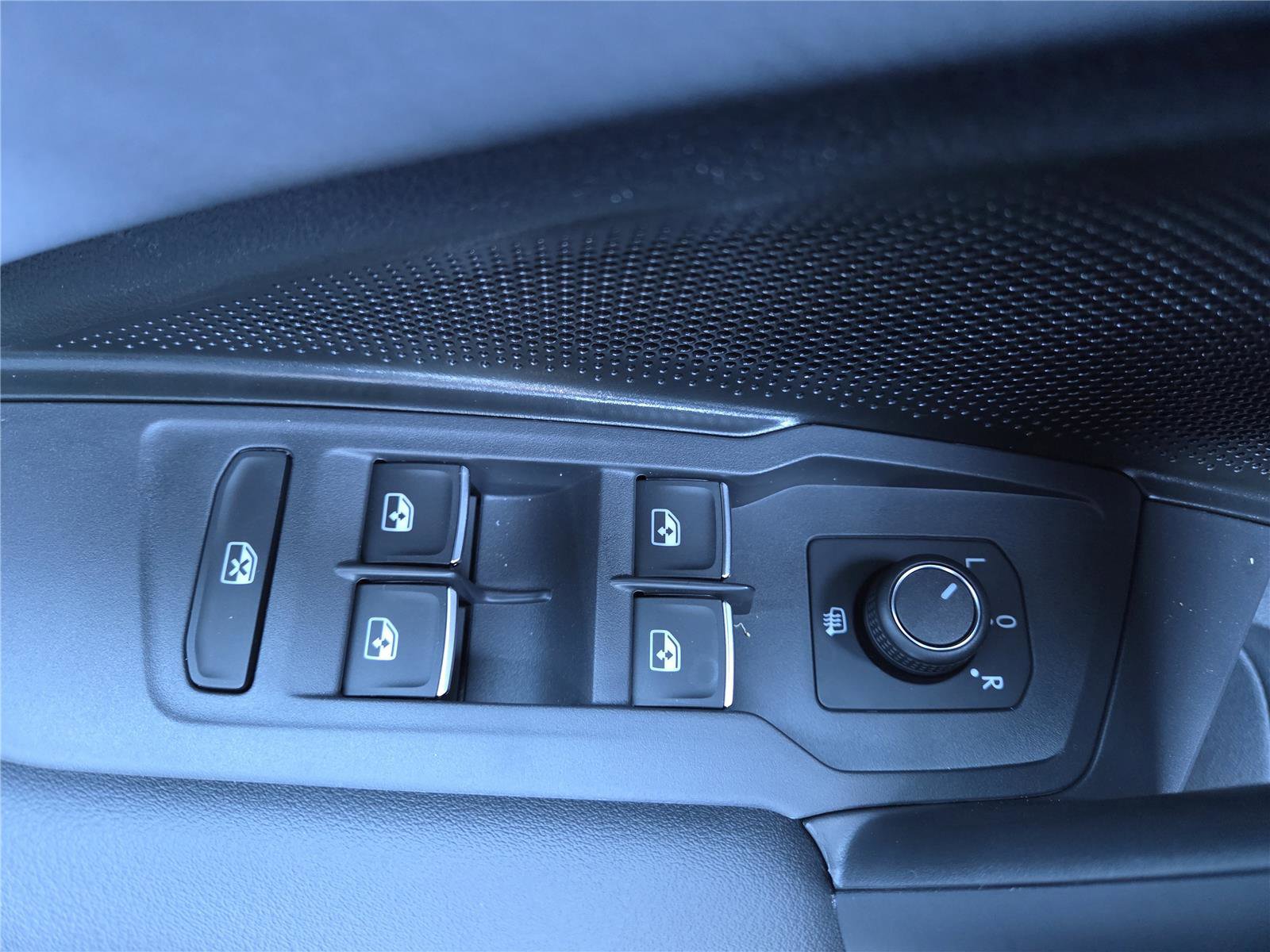 New 2026 Volkswagen Tiguan SE image 14