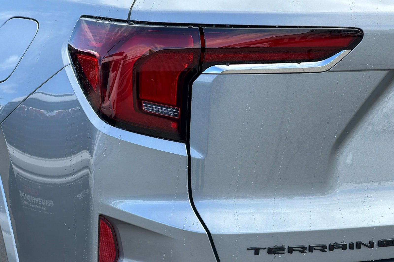 New 2026 GMC Terrain Denali w/ LPO, Black Badging Package image 31