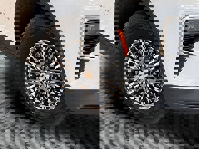 Used 2025 Chevrolet Traverse LT image 34