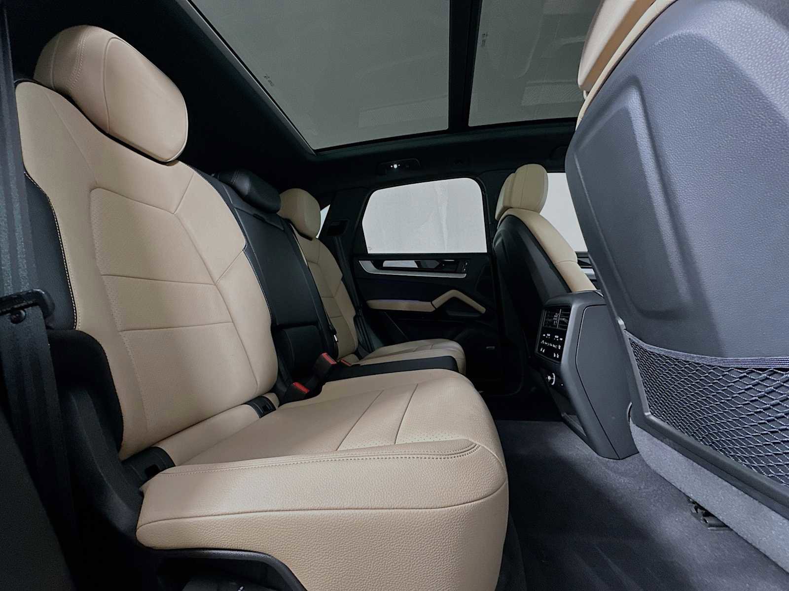 Certified 2025 Porsche Cayenne image 27