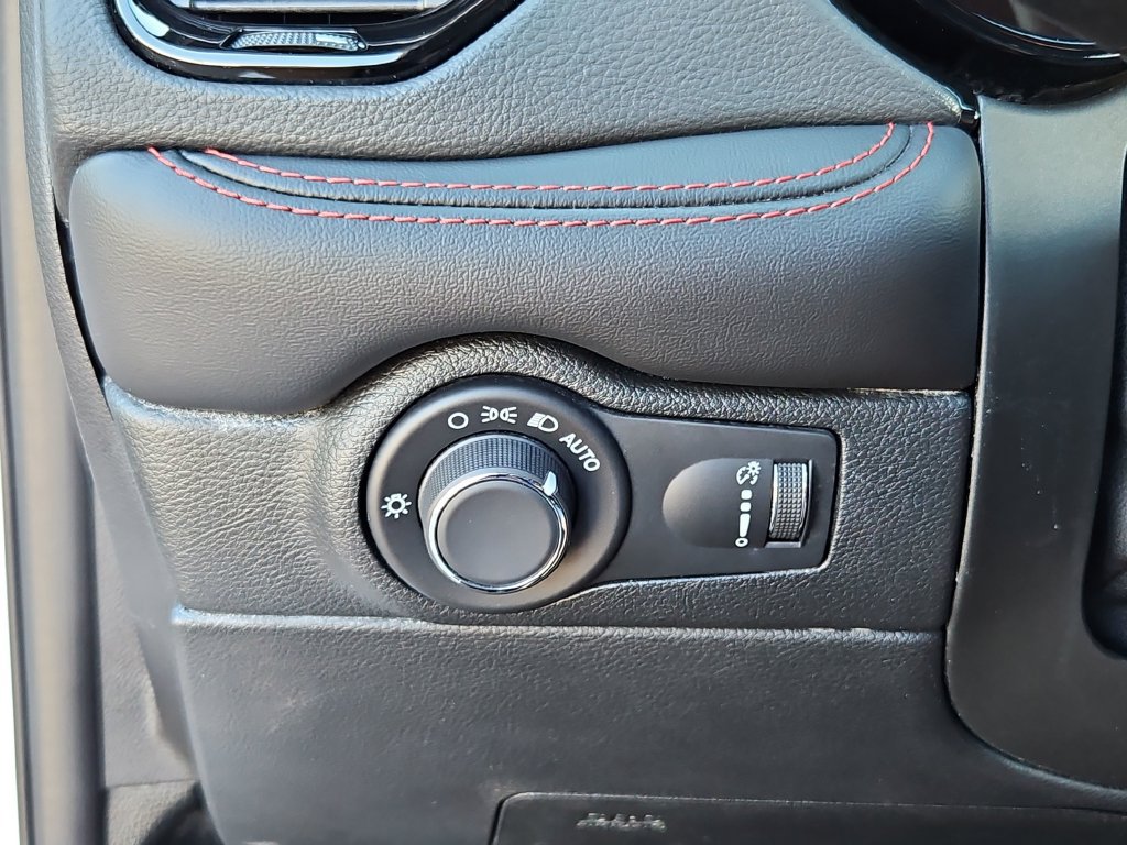 Used 2025 Dodge Durango GT RWD image 15