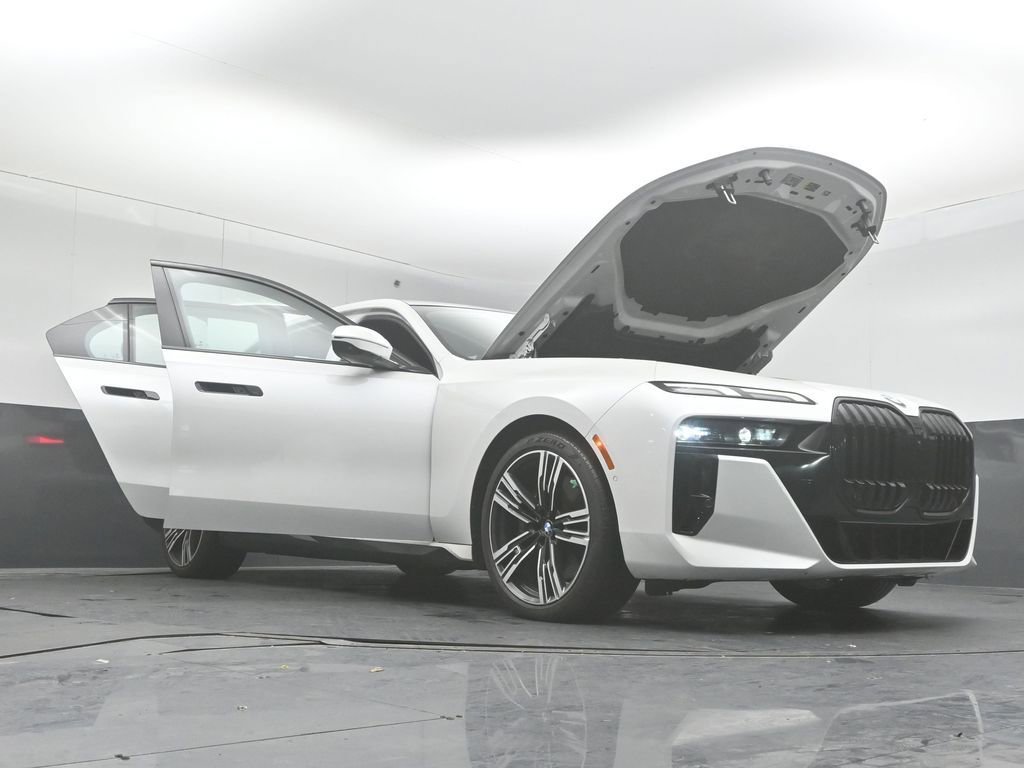 Used 2023 BMW 760i xDrive w/ Luxury Rear Seating Package image 52