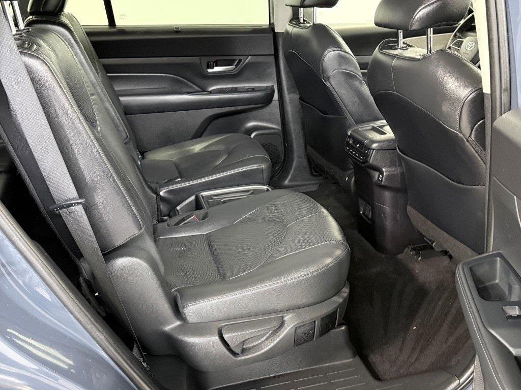 Used 2024 Toyota Grand Highlander Limited image 17