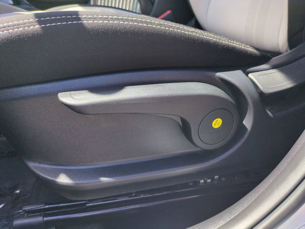 Used 2025 Hyundai Venue SEL FWD image 14