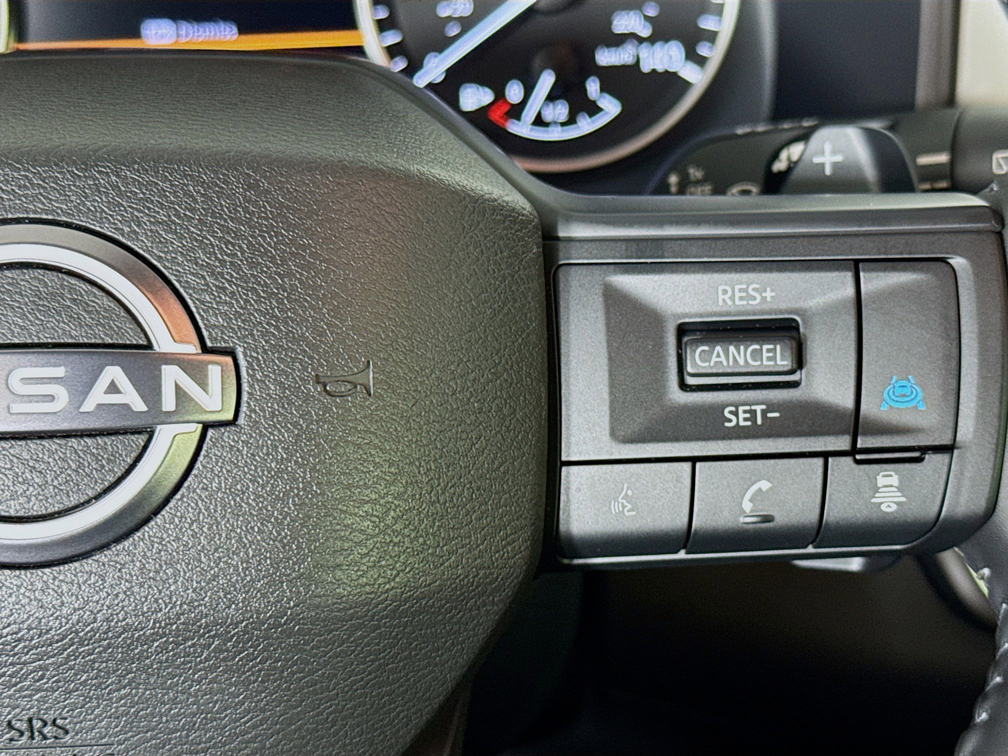 Used 2025 Nissan Rogue SV w/ SV Premium Package FWD image 14