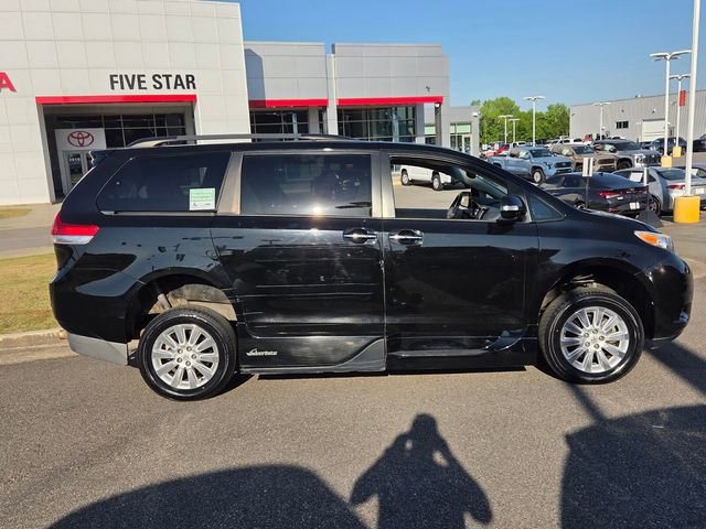 Used 2014 Toyota Sienna Limited w/ Limited Premium Package FWD image 15