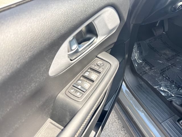 Used 2024 Chrysler Pacifica Touring FWD image 11