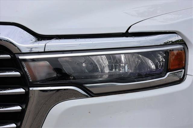 Used 2025 RAM 1500 Laramie AWD/4WD image 10