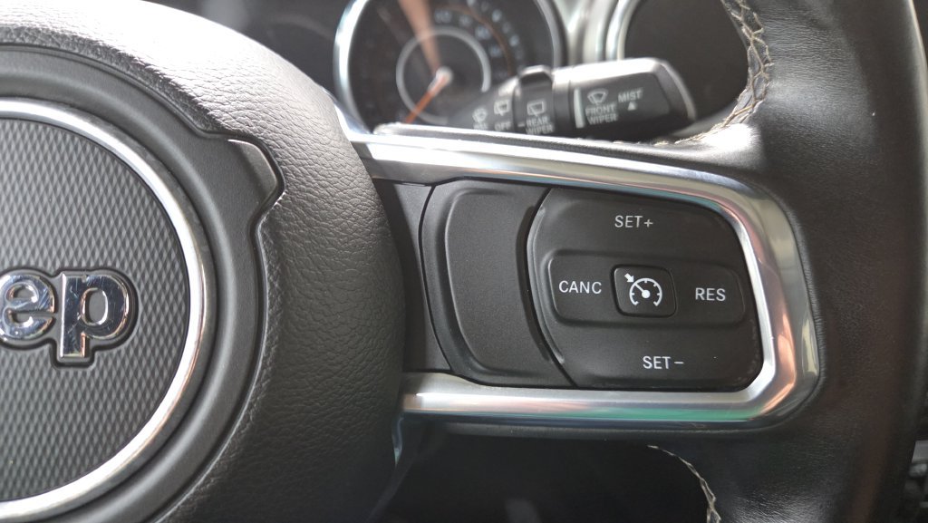 Used 2018 Jeep Wrangler Unlimited Sahara w/ Safetytec Group AWD/4WD image 11
