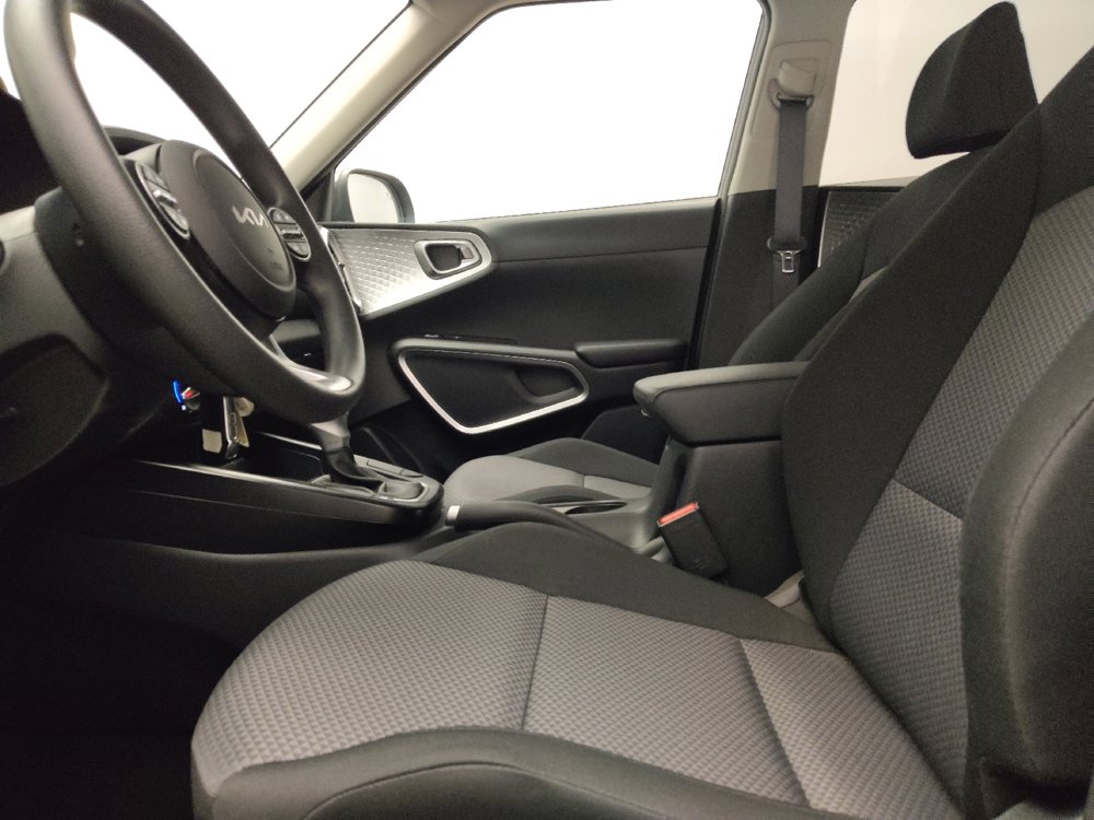 Used 2025 Kia Soul LX image 17
