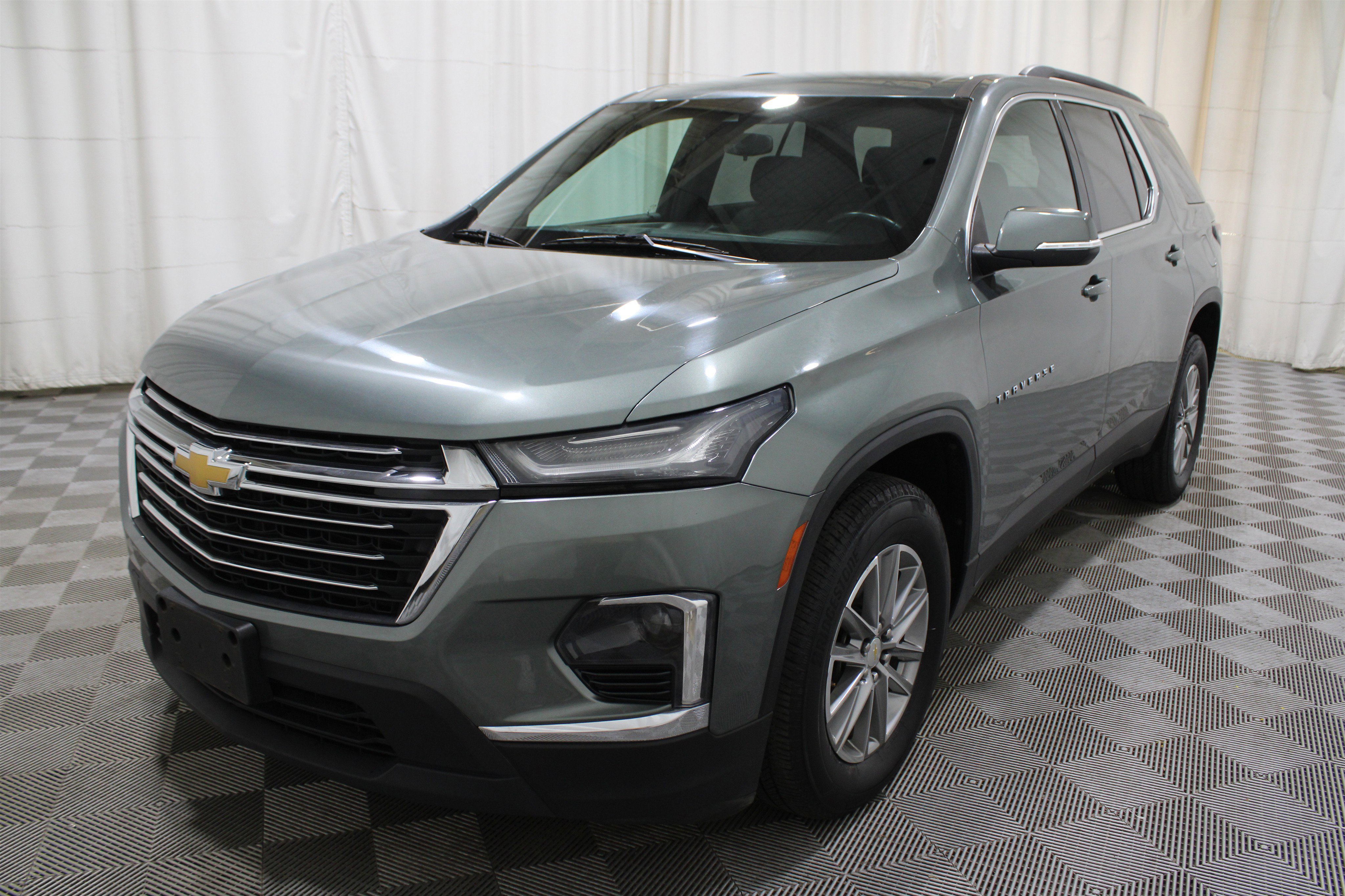 Used 2023 Chevrolet Traverse LT image 40