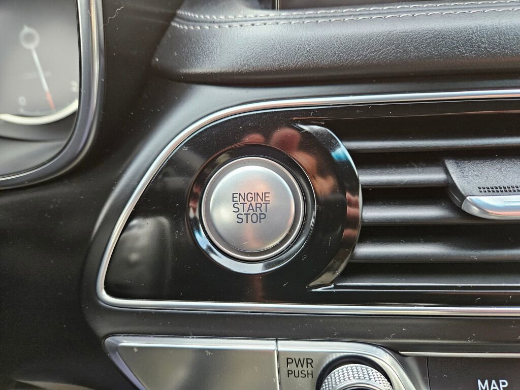 Used 2022 Genesis G70 2.0T image 22