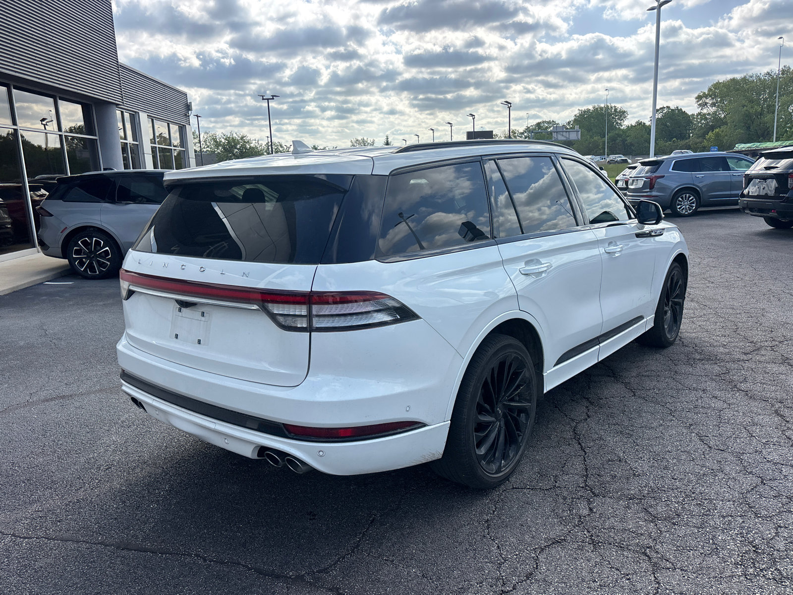 Used 2023 Lincoln Aviator Reserve w/ Equipment Group 201A AWD/4WD image 7