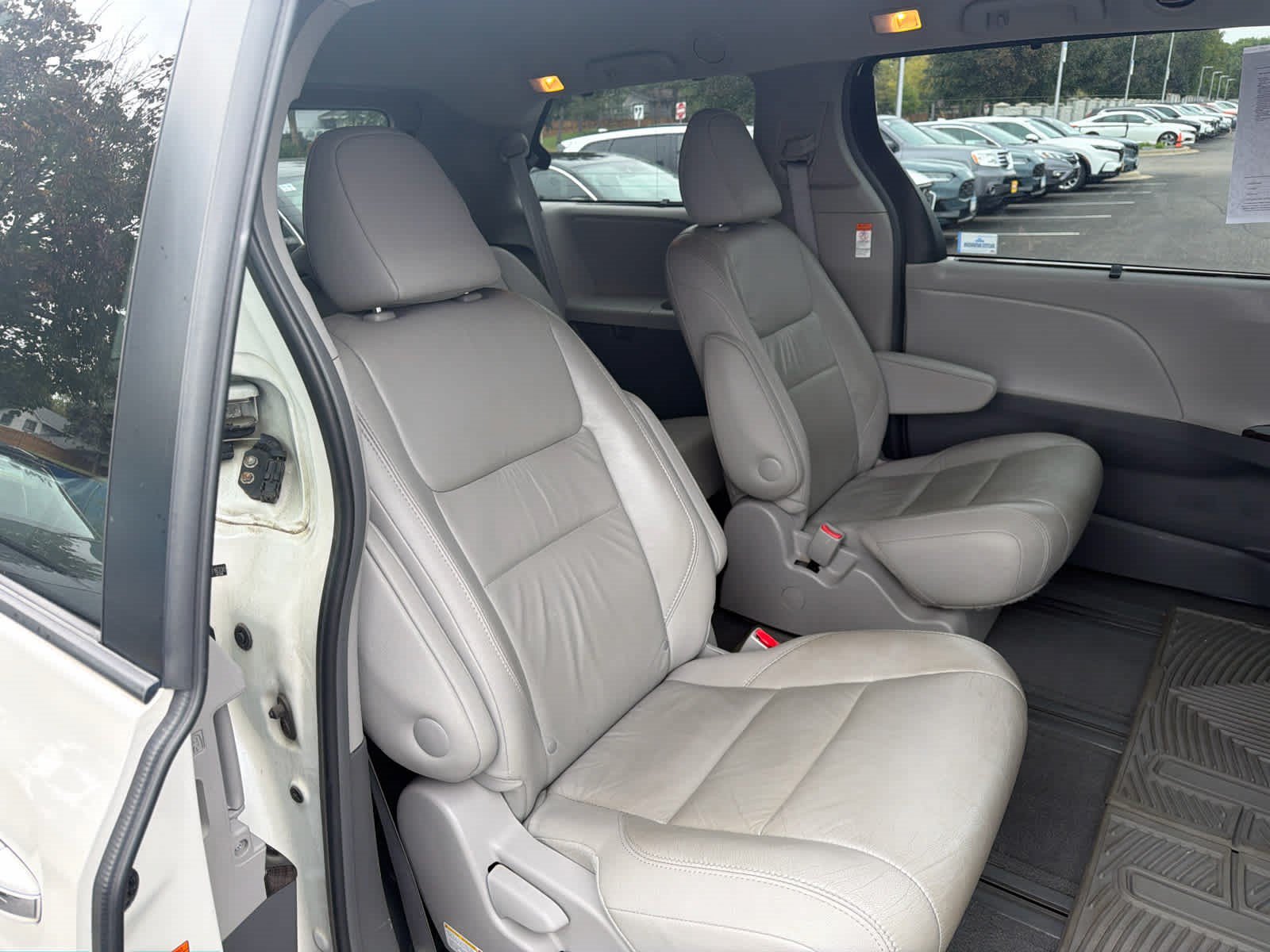 Used 2015 Toyota Sienna XLE Premium AWD/4WD image 11
