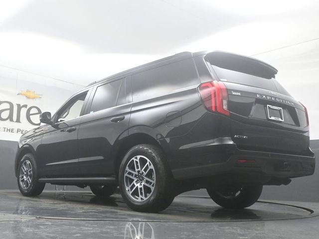 Used 2025 Ford Expedition Active AWD/4WD image 5