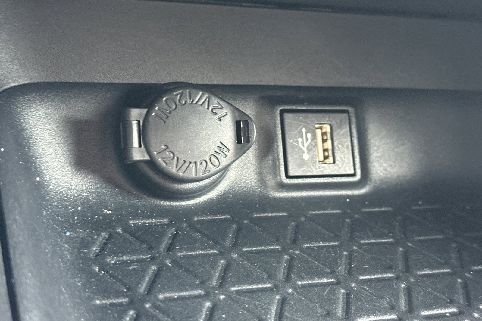 Certified 2025 Toyota RAV4 XLE image 32