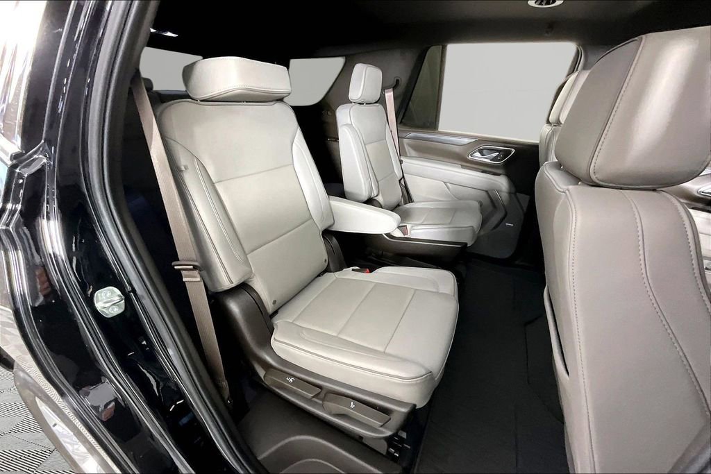Used 2024 GMC Yukon SLT w/ SLT Luxury Package RWD image 24