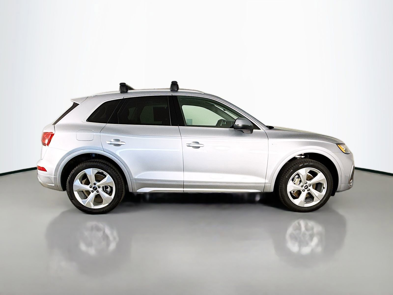 Certified 2025 Audi Q5 2.0T Premium Plus w/ Premium Plus Package AWD/4WD image 8