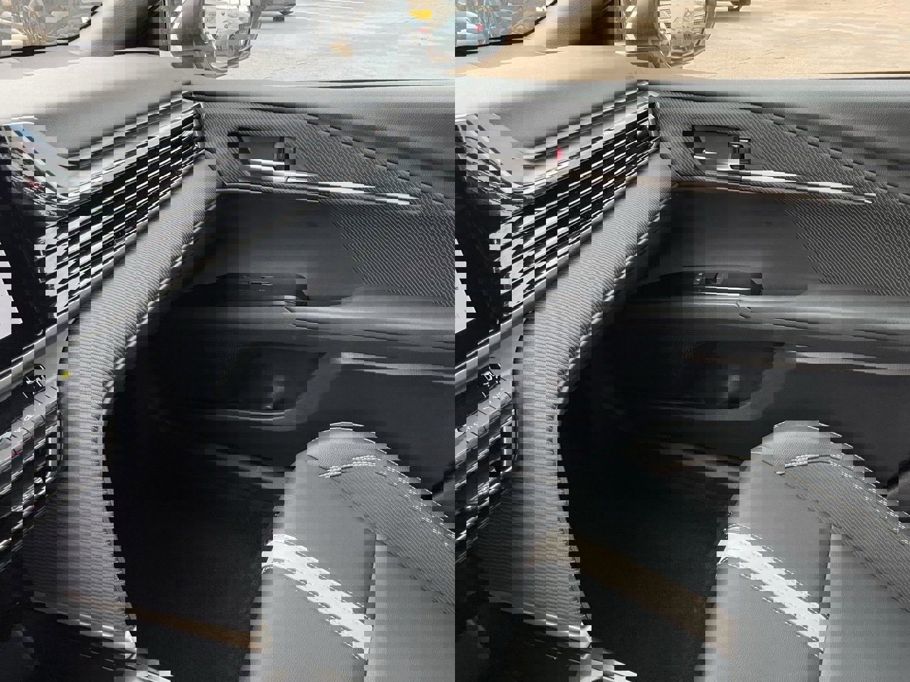 Used 2025 Toyota Camry SE image 35