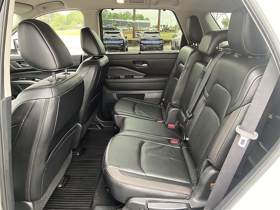 Used 2023 Nissan Pathfinder SL FWD image 12