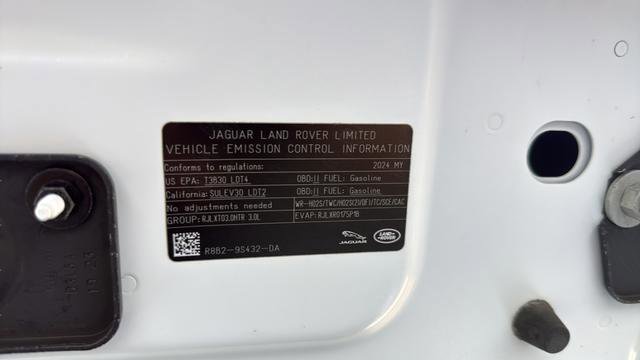 Used 2024 Land Rover Defender 130 X-Dynamic SE image 29