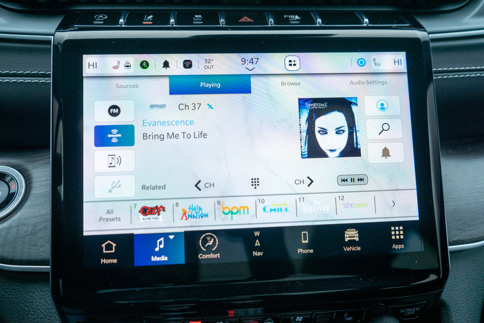 Used 2023 Jeep Grand Cherokee L Limited w/ Luxury Tech Group II image 17