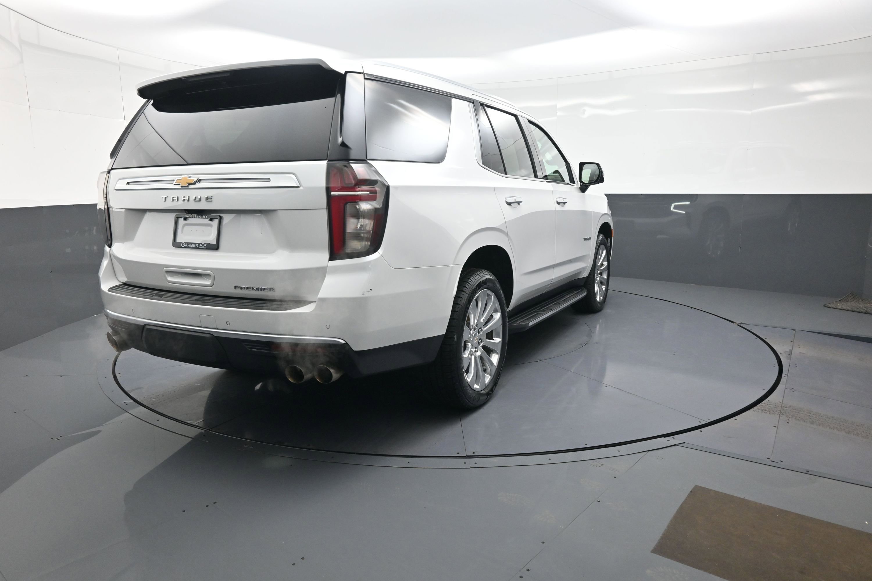 Used 2021 Chevrolet Tahoe Premier w/ Premium Package image 3