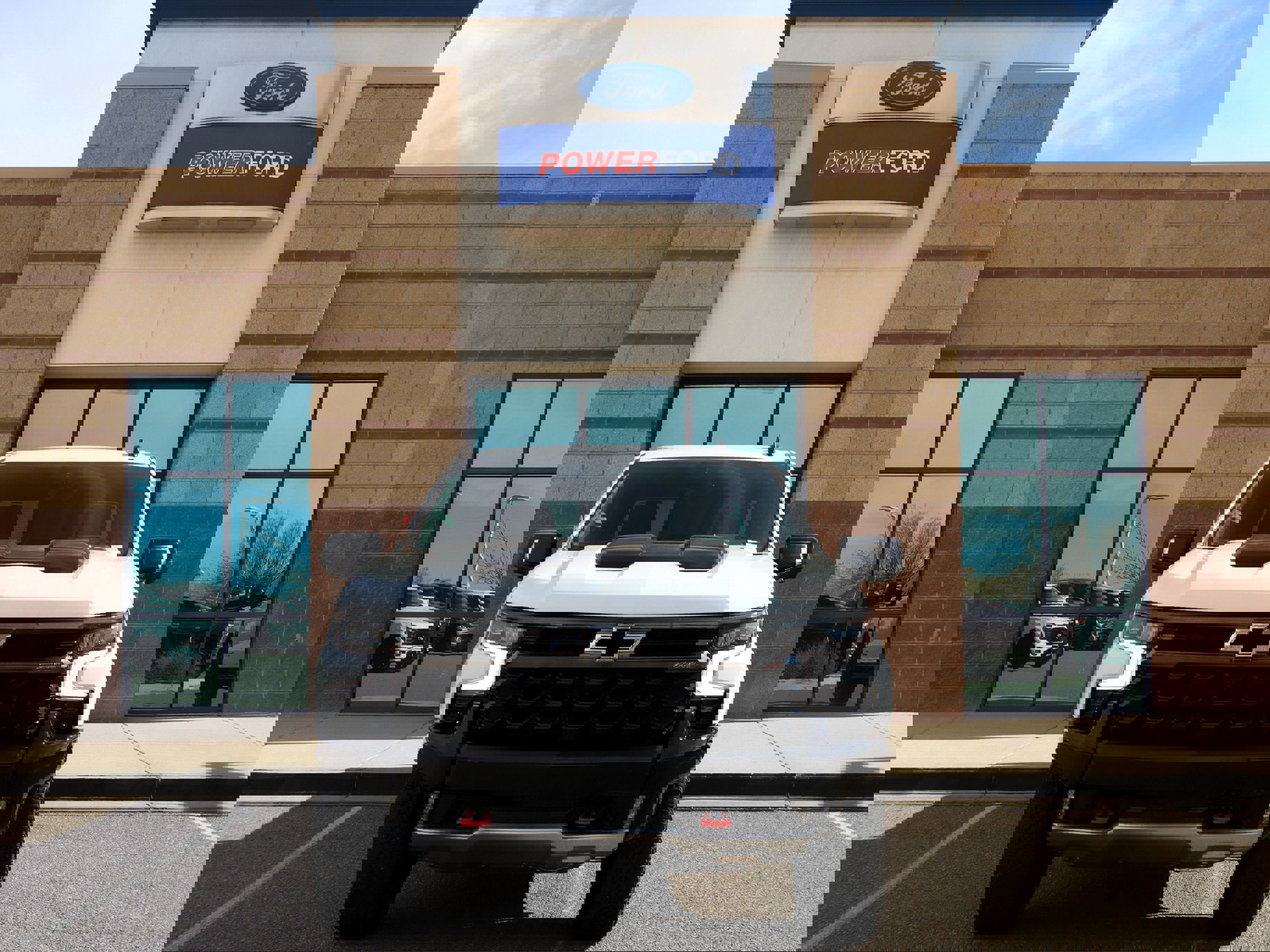 Used 2023 Chevrolet Silverado 1500 ZR2 w/ Technology Package image 3